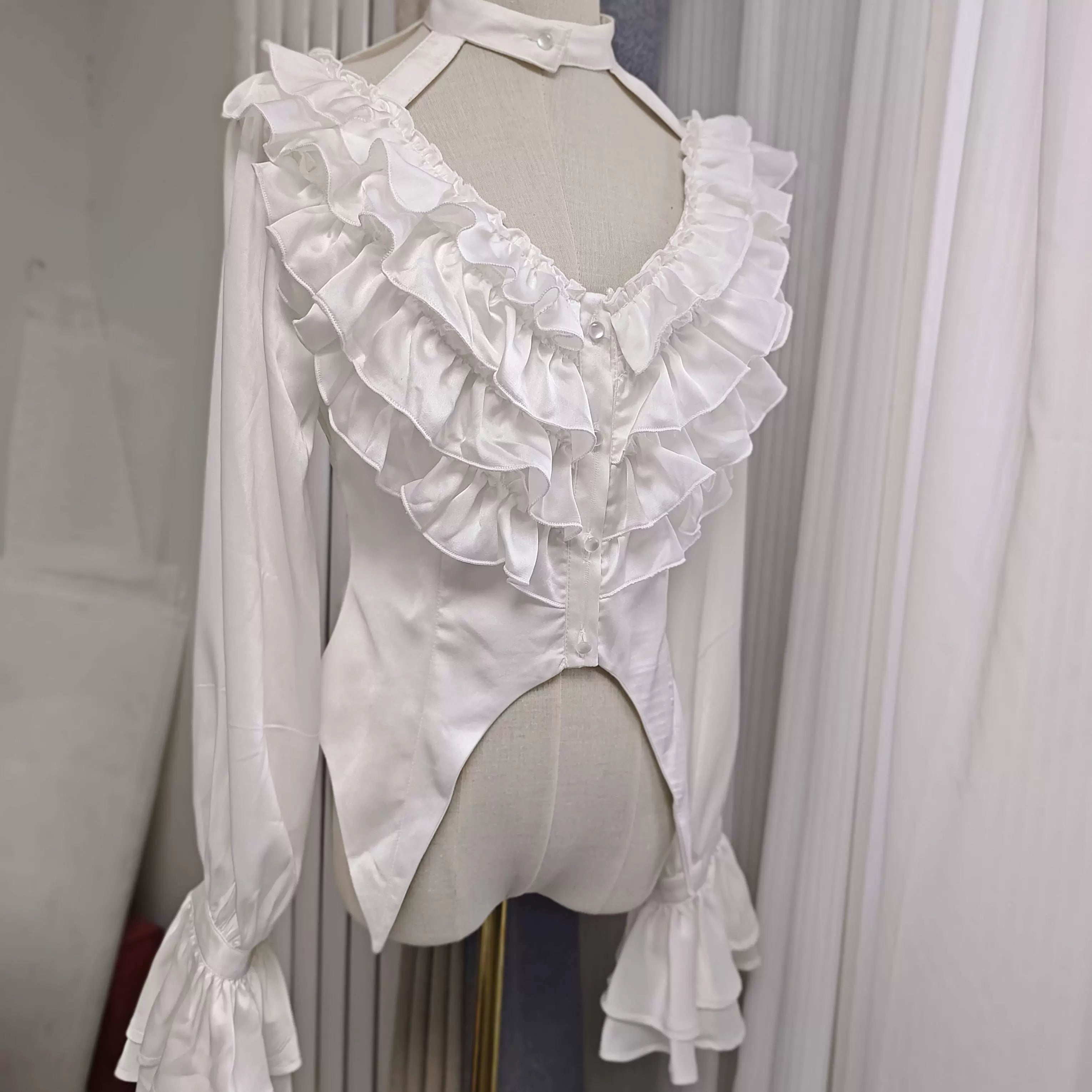 The spot will be shipped within three days. The page is through the bone with acorns Lolita Gothic deep V subculture long-sleeved inside.