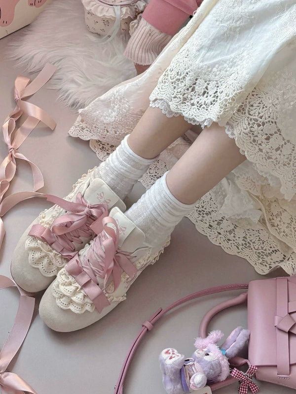 Sheep Puff Sheep Puff Lace Cake Lo-Run Lolita Sneakers featuring lace details and cute sheep puff design for stylish footwear.