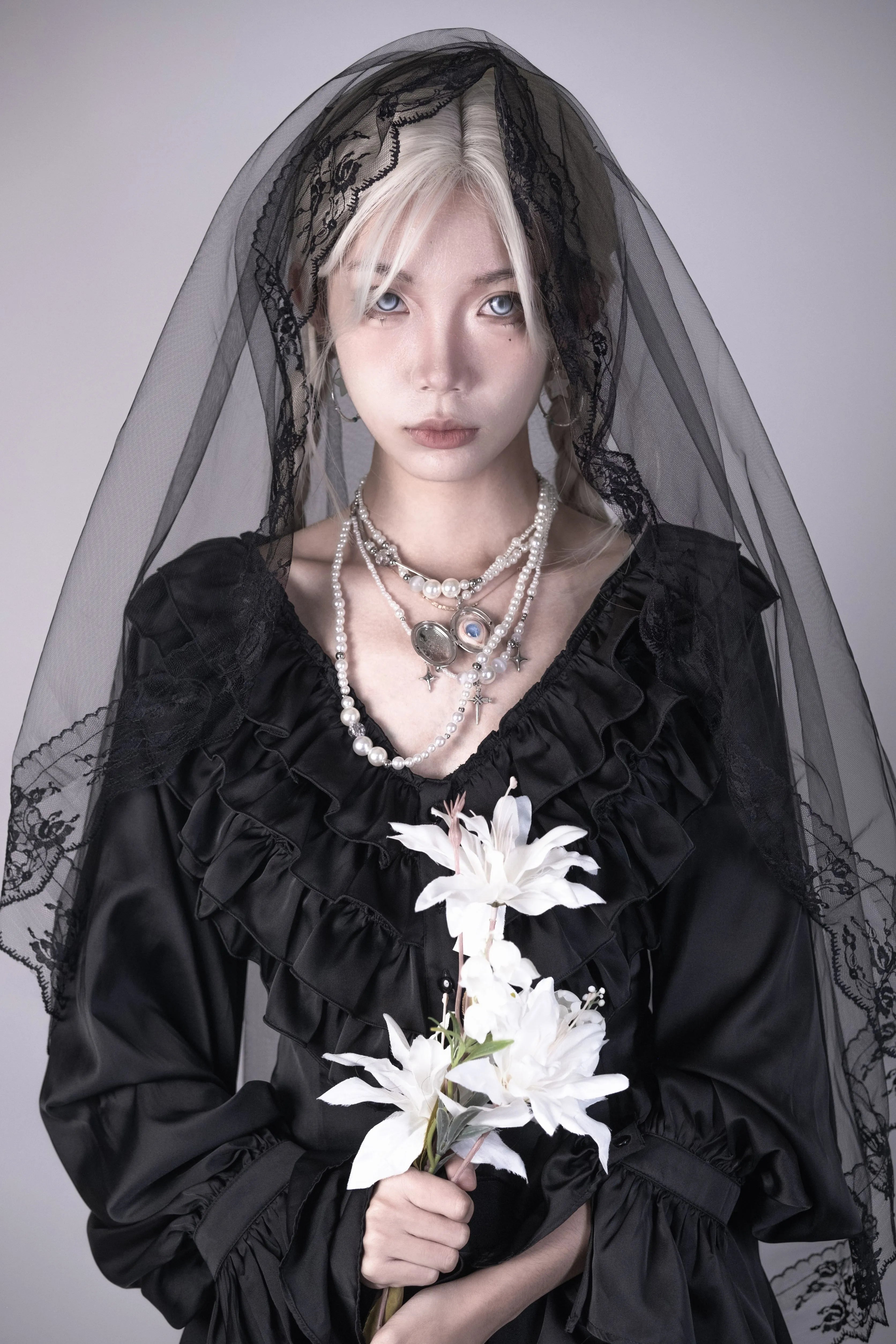 The spot will be shipped within three days. The page is through the bone with acorns Lolita Gothic deep V subculture long-sleeved inside.