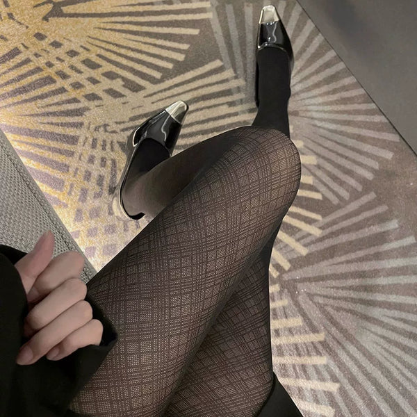 Sheer black tights with large diamond lattice pattern