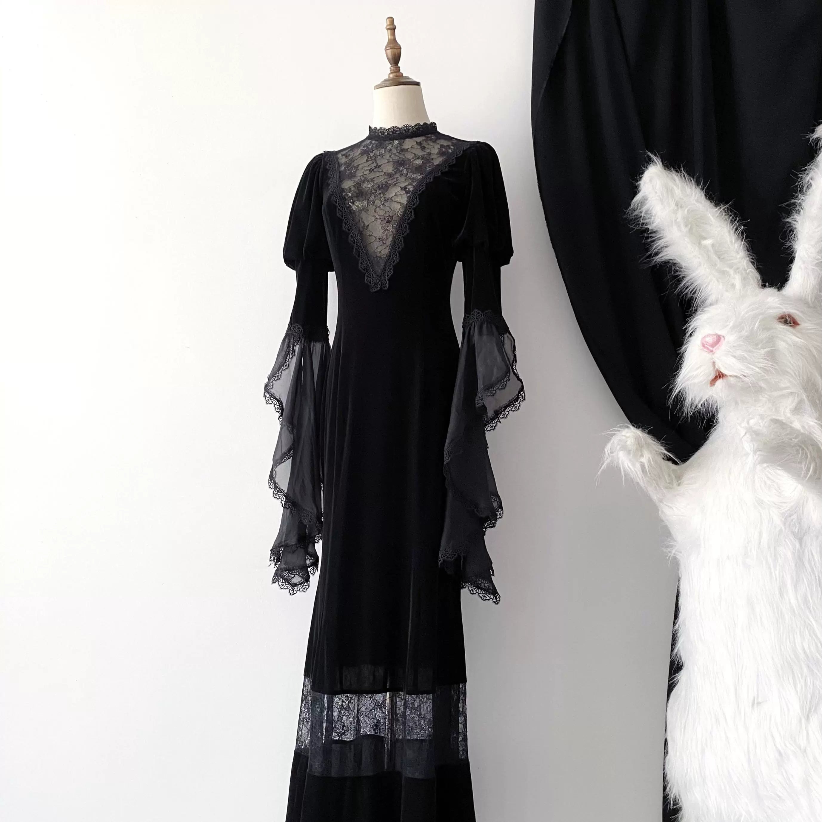 Shipping within three days Spot page Morticia Gothic Diablo Original Lolita fishtail skirt