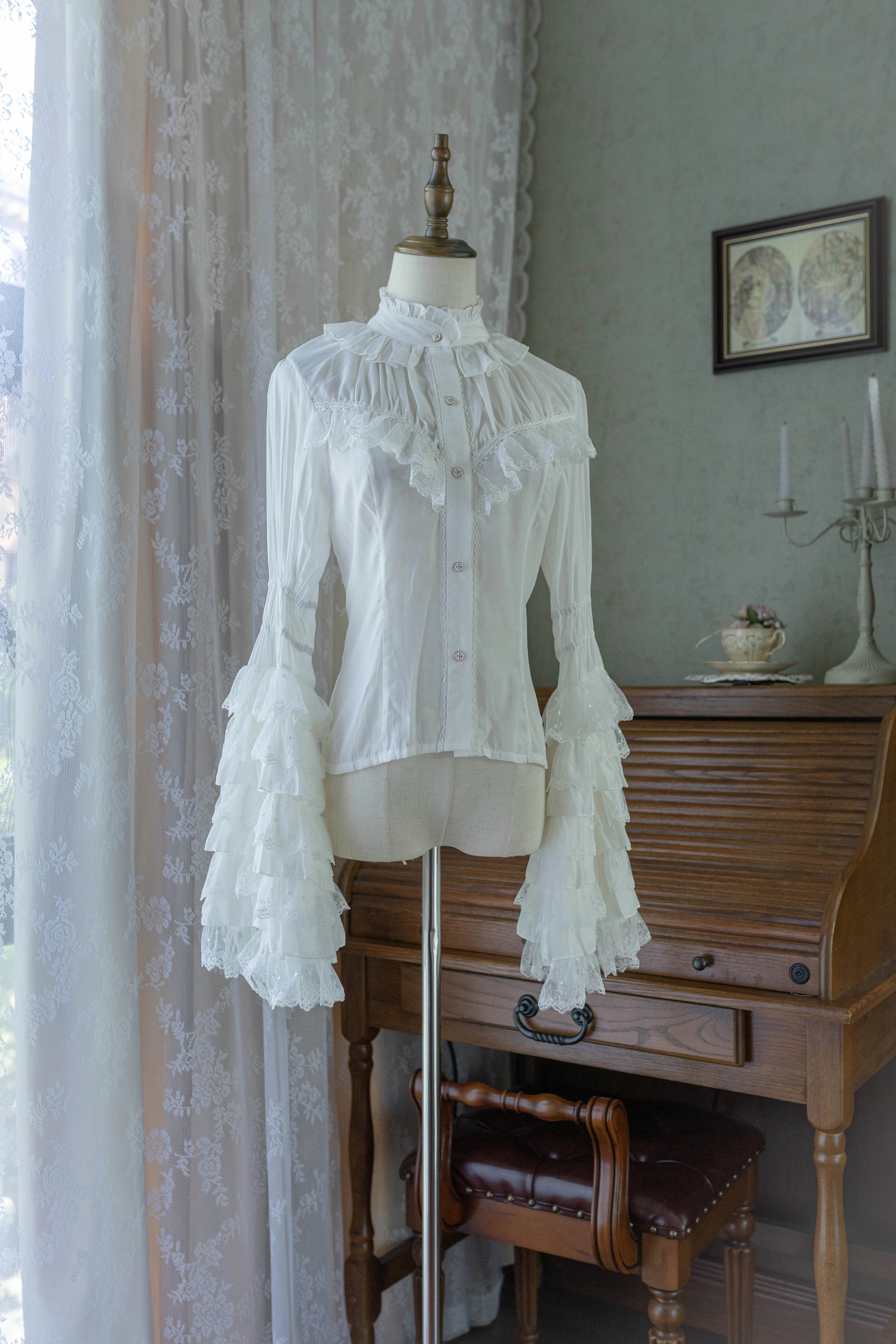 The spot will be shipped within three days. The dark night Ji sleeve is gorgeous, and the spot page is inside.