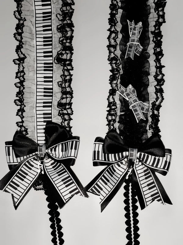 Dokisuru black-and-white piano-key hairbands in stripe and bow versions.