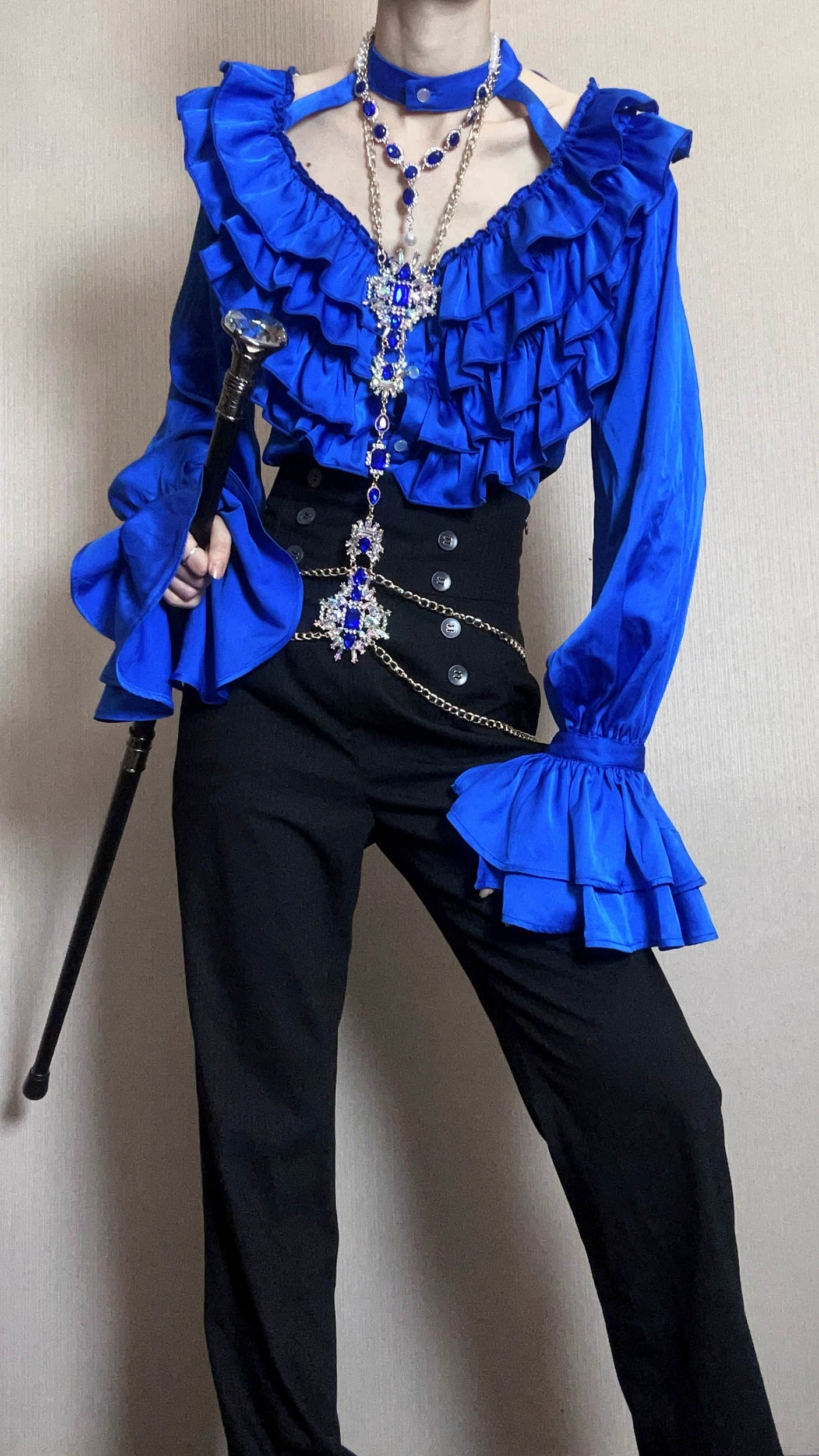 The spot will be shipped within three days. The page is through the bone with acorns Lolita Gothic deep V subculture long-sleeved inside.