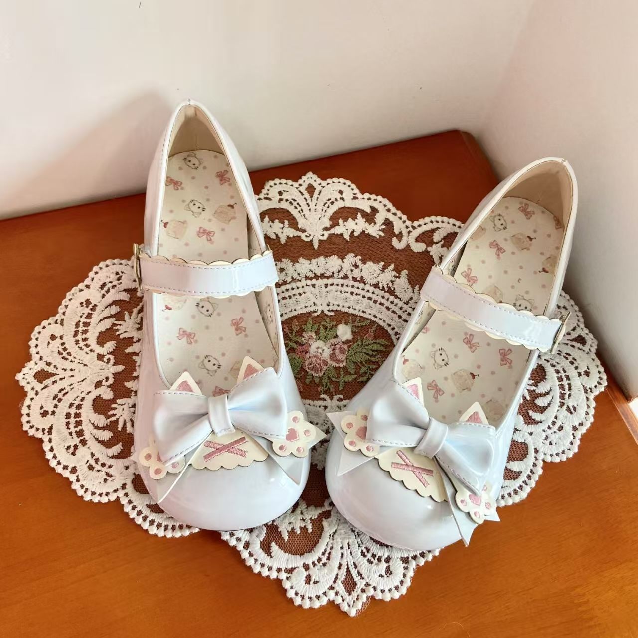 Xiangcheng Meow Paw Party kitty toast Lolita low-heel pumps with cute cat claw bow design, perfect for a sweet, playful look.