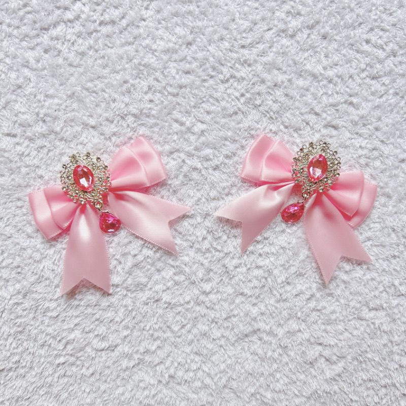 Handmade - Cosplay Ribbon Bow - Brooch or Flat-Back Accent - detail view 4