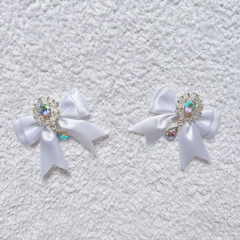 Handmade - Cosplay Ribbon Bow - Brooch or Flat-Back Accent - detail view 3