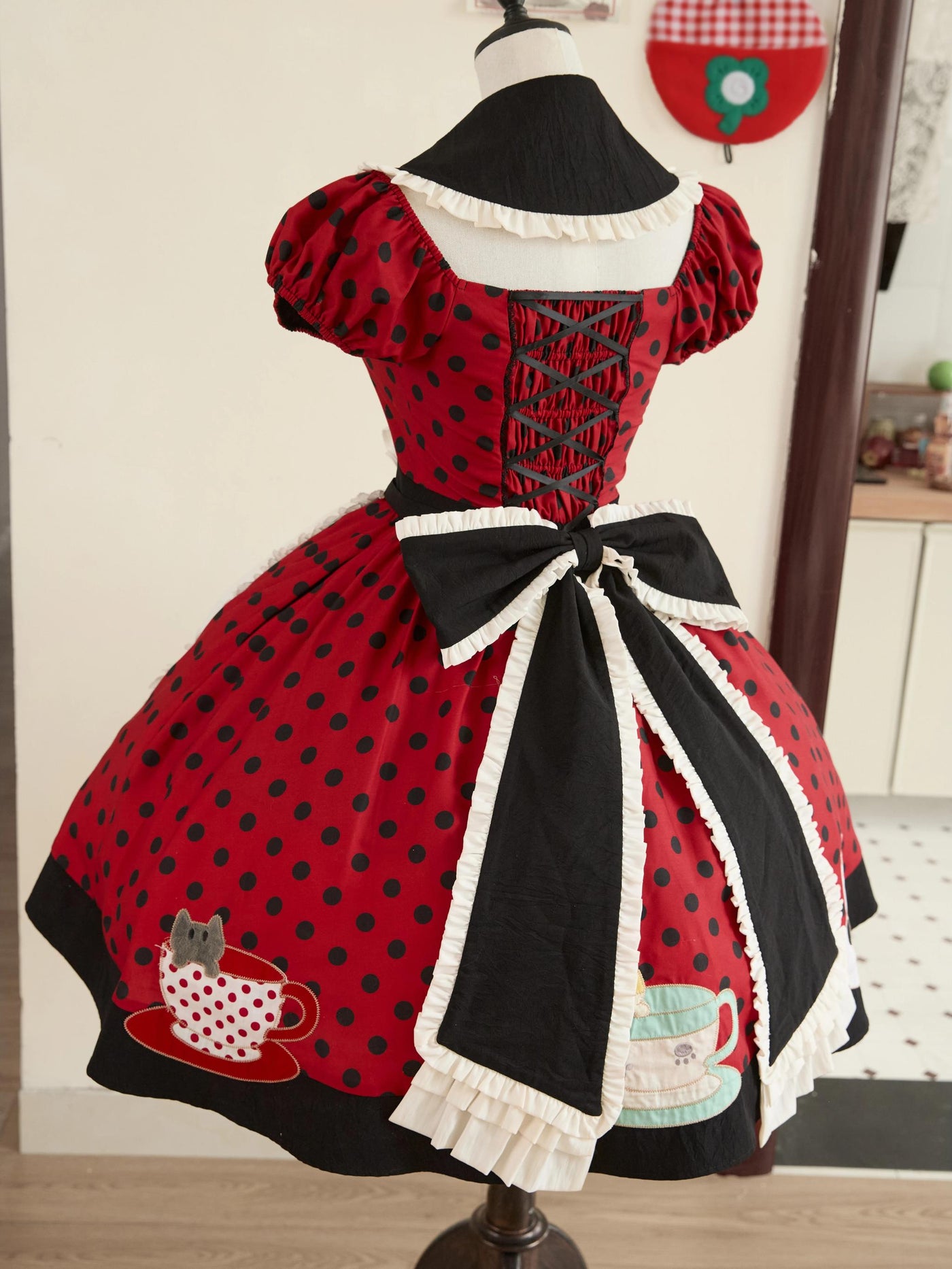 Piggy Bun - Teacup Meow - Old School Lolita cat-ear hat, paw gloves and black cat apron options with polka dots - product detail 6