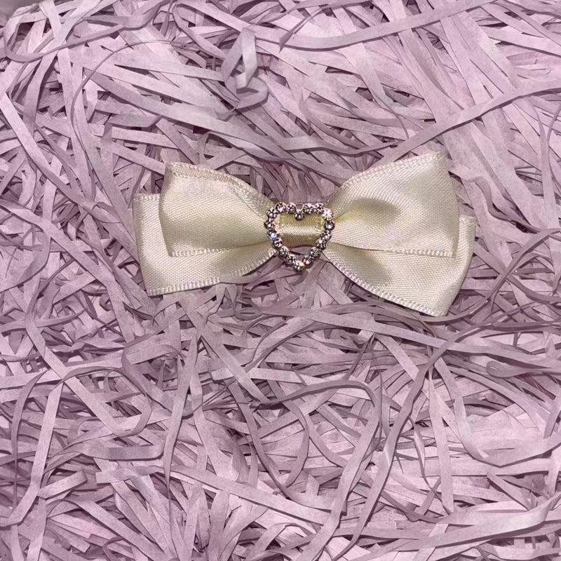 Handmade - Vintage Heart Bow - Brooch or Hair Clip - detail view 9