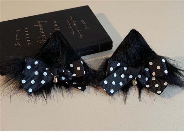 Black and pink handmade faux fur cat ear hair clip with animal ear design, perfect for Lolita fashion and cosplay accessories.