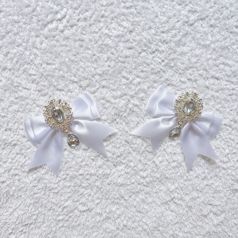 Handmade - Cosplay Ribbon Bow - Brooch or Flat-Back Accent - detail view 2