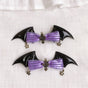 Une paire de petites barrettes en forme d'ailes