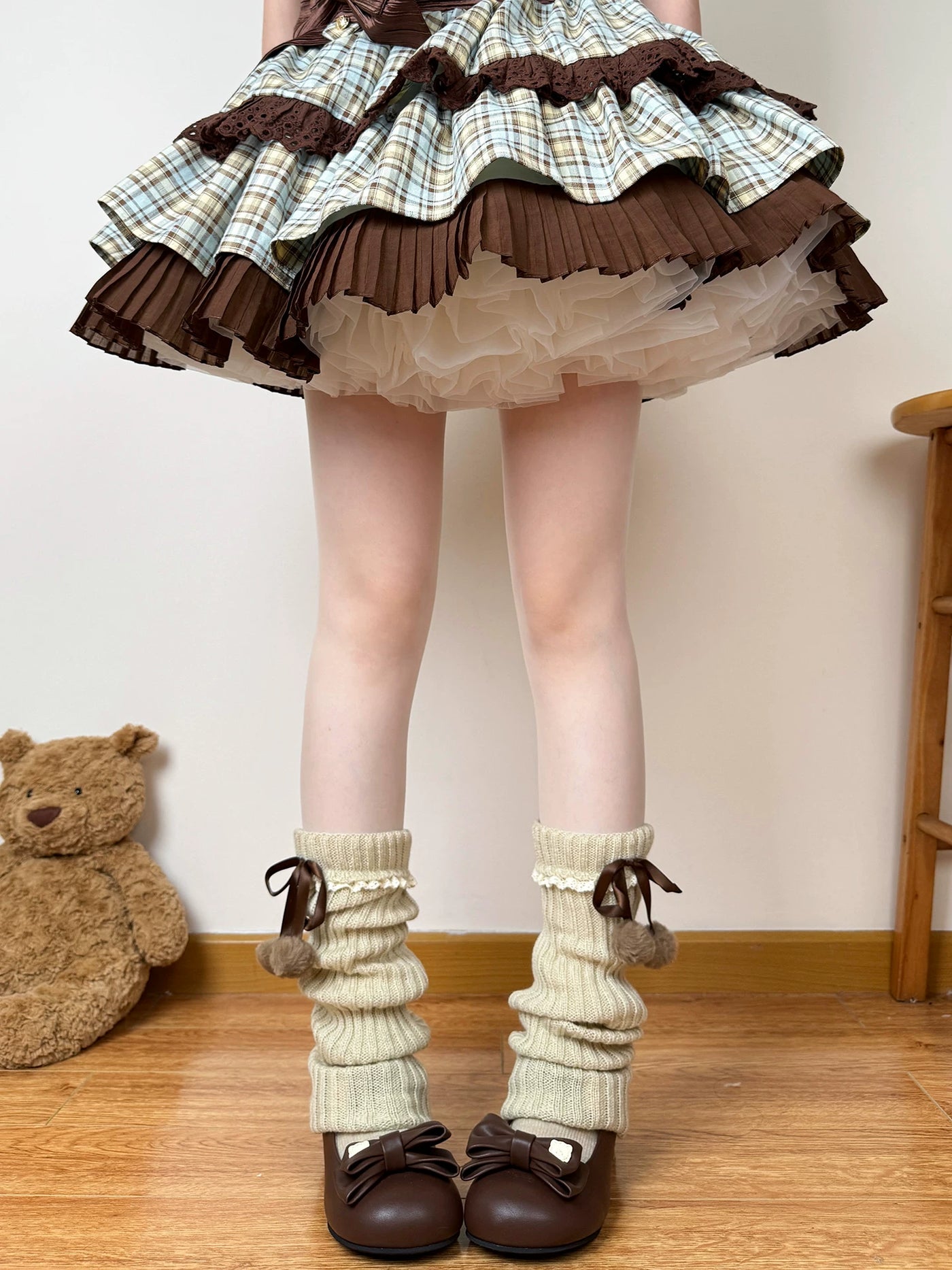 Chubby Bear Tales - Cozy Pom-Pom - Knit leg warmers with lace bows and pom-pom accents