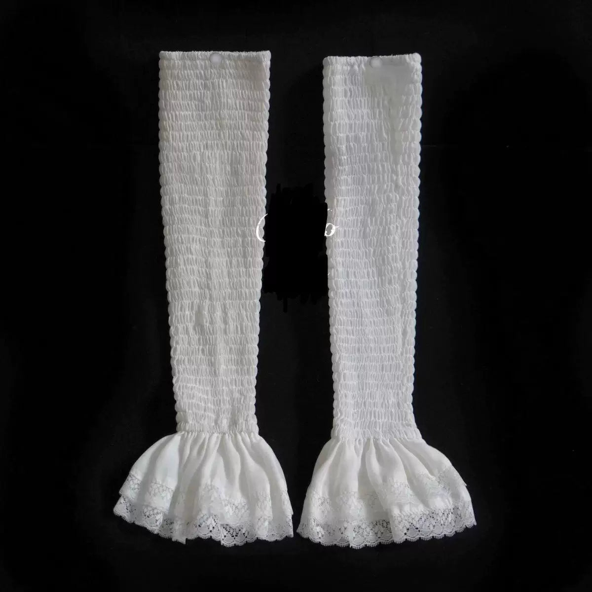 White Lolita inner blouse with a ruffled collar and a separate pair of leg-of-mutton sleeves