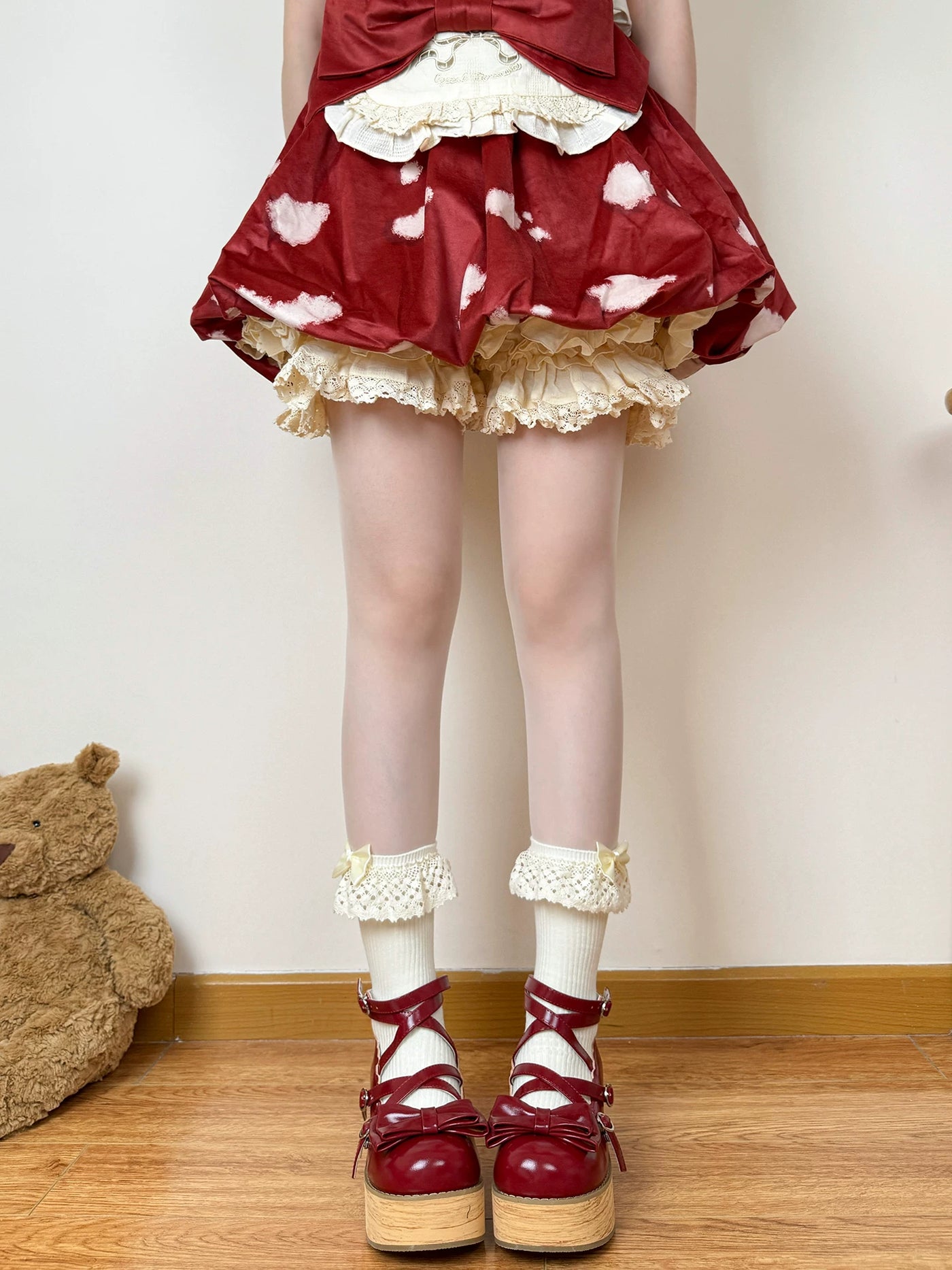 Chubby Bear Tales - Mushroom Doll - Off-white slouch socks with lace bows