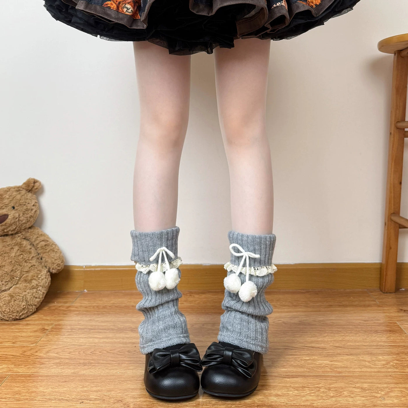 Chubby Bear Tales - Pom-Pom Ruffle - Knit Lolita leg warmers with lace bows