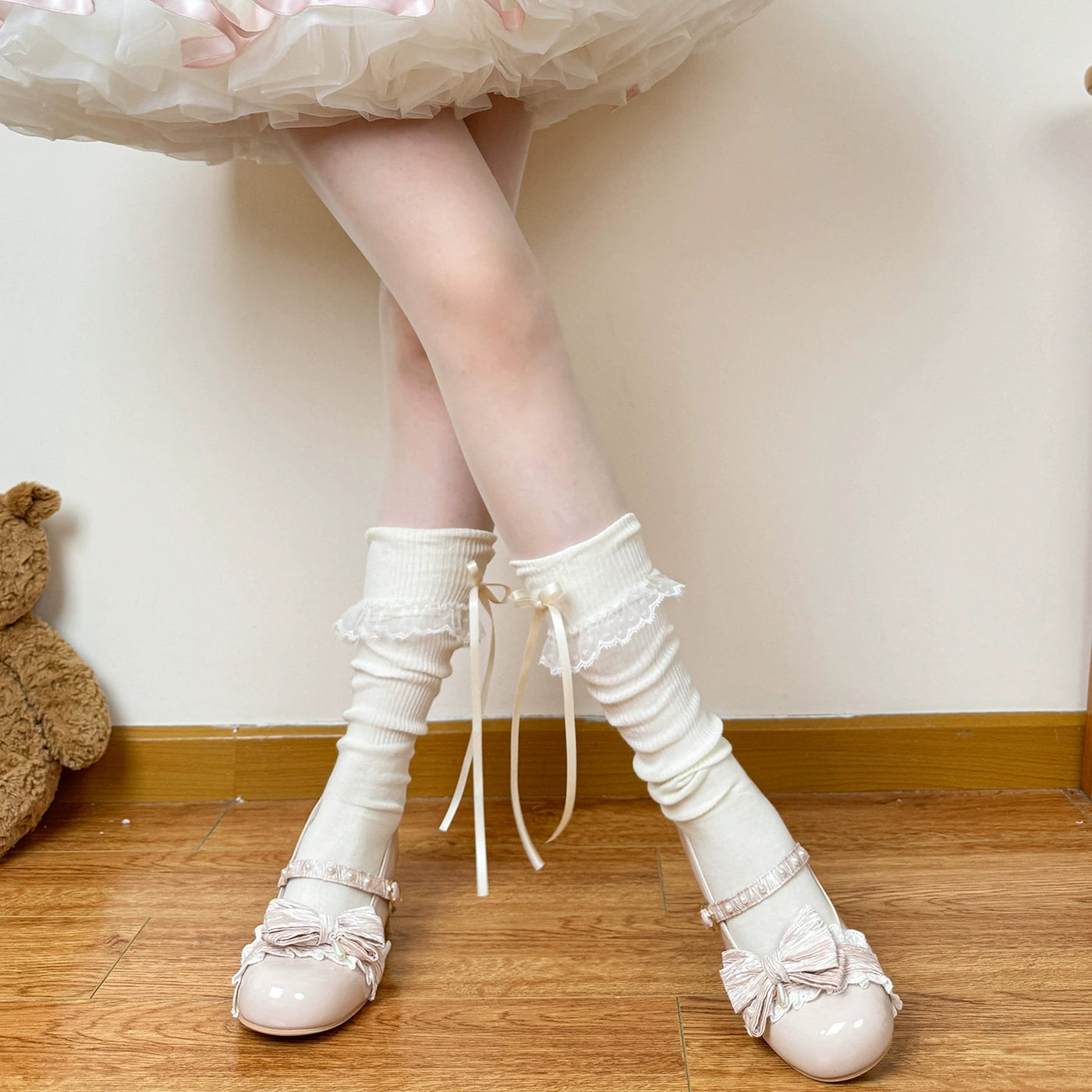 Chubby Bear Tales - Cream Ballet Lace - Bow-Trimmed Lolita Socks