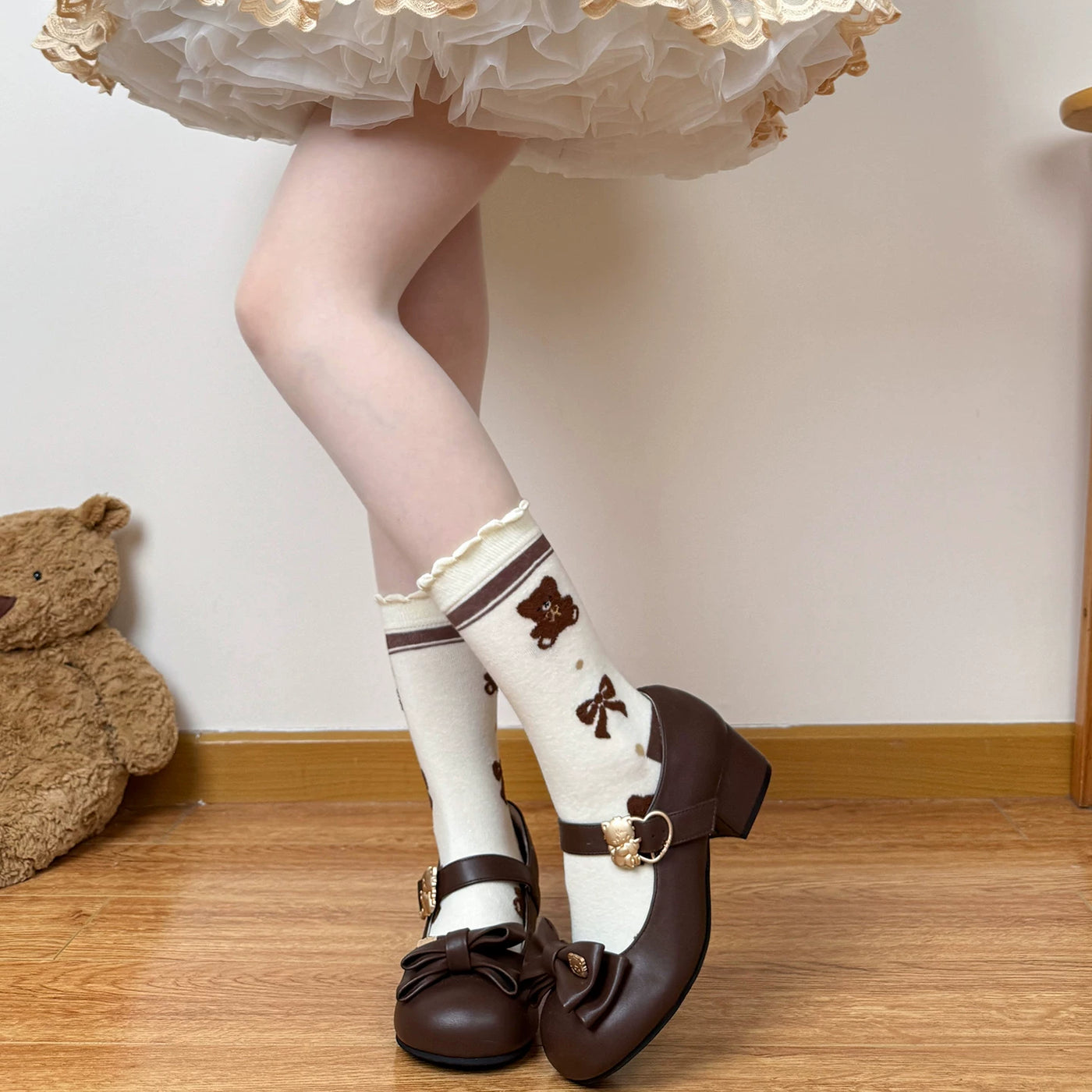 Chubby Bear Tales - Baguette Little Bear - Mid-calf socks with bear motifs and bow details