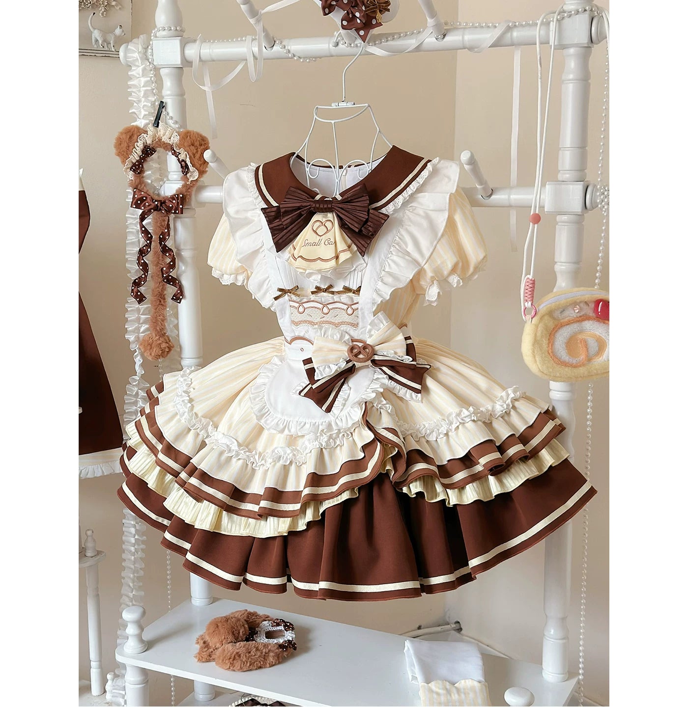 Creamy - Chocolate Ribbon - One-Piece Dress with a Large Back Train