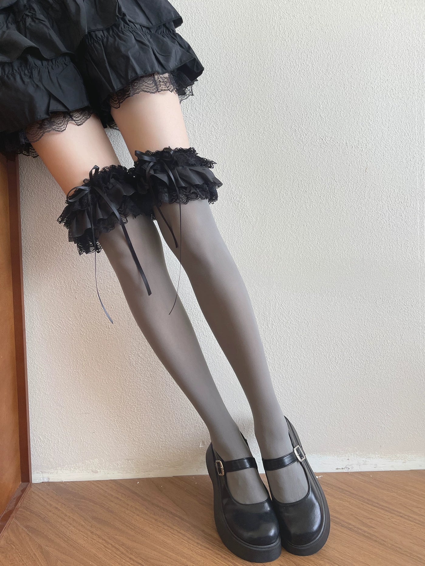 Sock Noble - Layered Lace - Socks with layered lace ruffles and bow ties