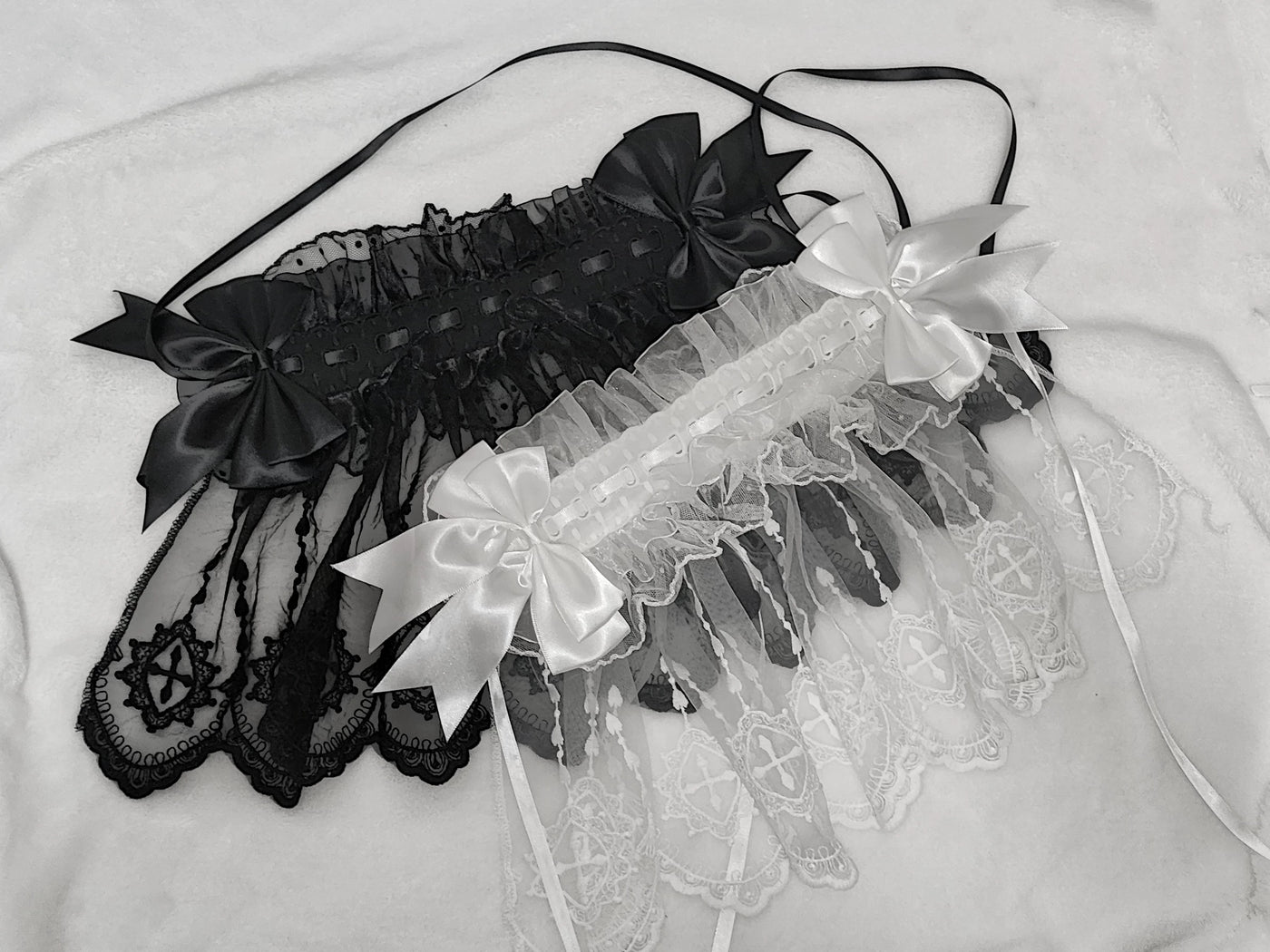 Dokisuru - Halloween Gothic - Face-Covering Lace Headband with Large Bow