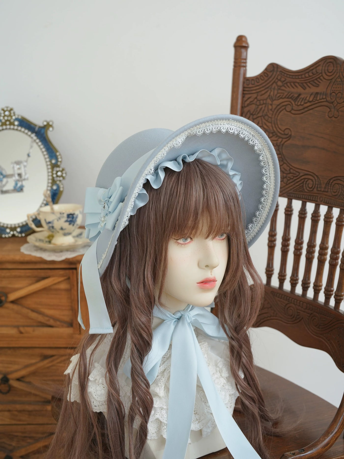 Star Box - Pearl Lady - Broad-Brim Bonnet with a Side Bow