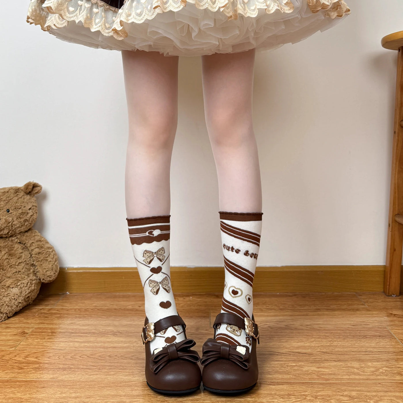 Chubby Bear Tales - Chocolate Bear - Coffee-brown mid-calf socks with bow motifs