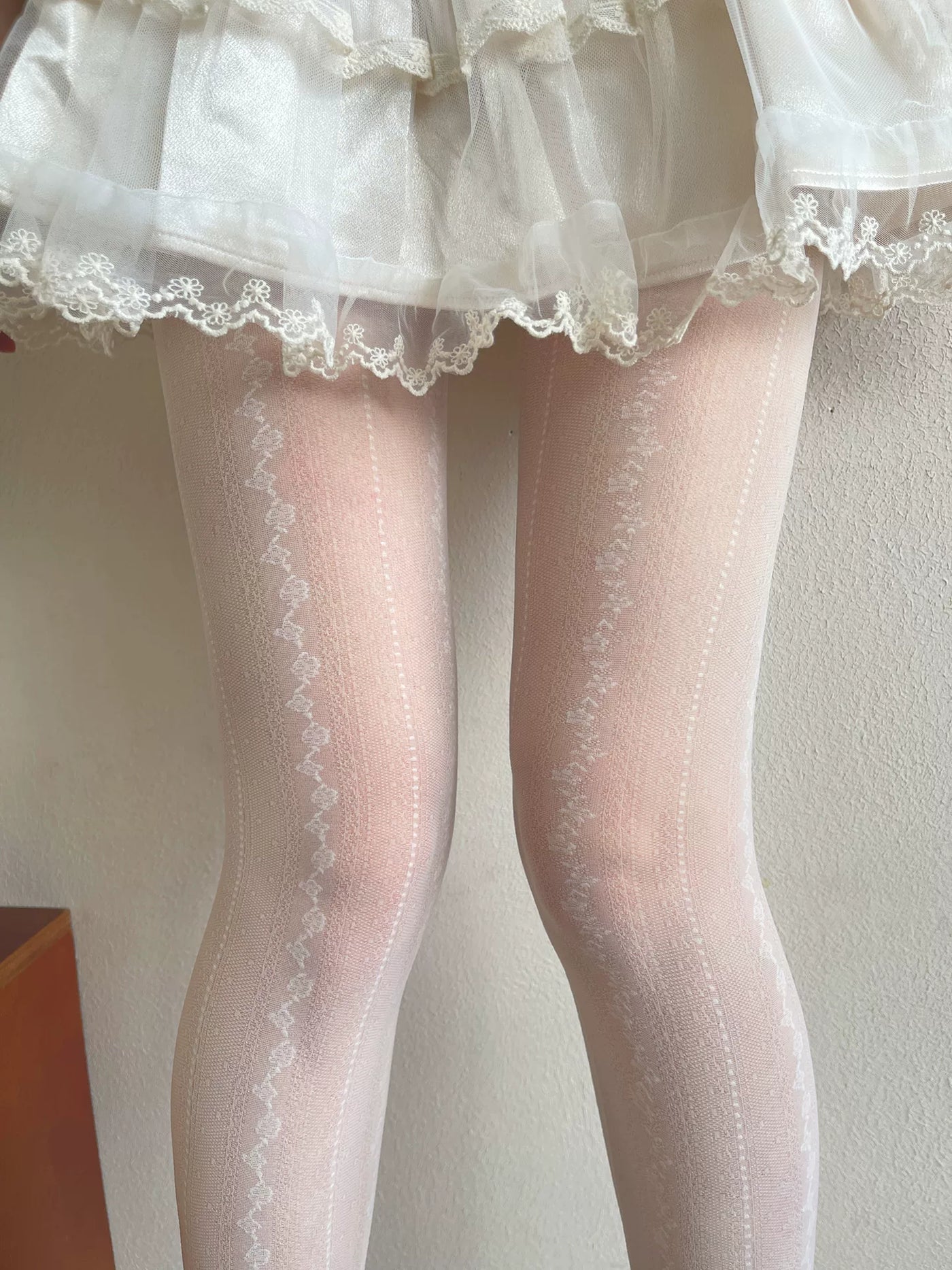 Sock Noble - Fairy Jacquard - Floral-Jacquard Tights with Vertical Detailing