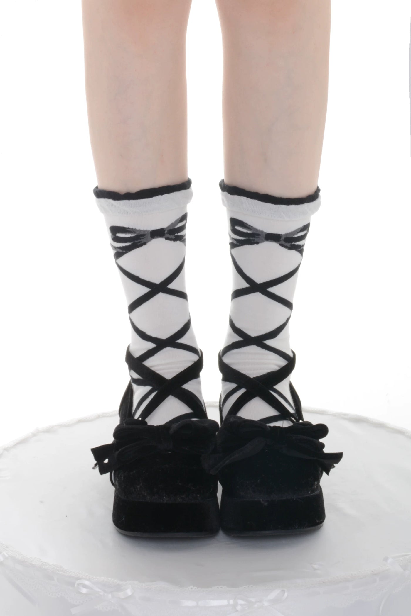roji roji - Interwoven Straps - Mid-Calf Socks with an Interwoven Strap Motif