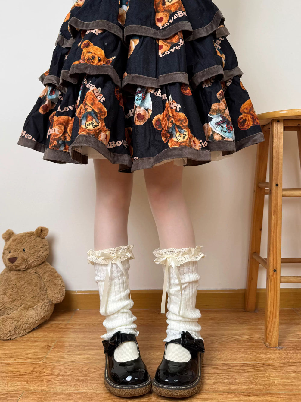 White knit slouch leg warmers with lace ruffles and ribbon bows