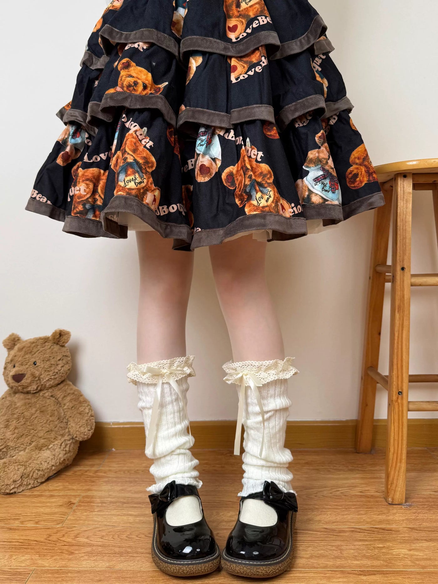 White knit slouch leg warmers with lace ruffles and ribbon bows