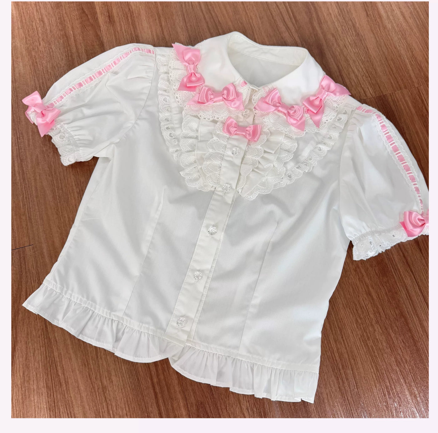 Tata Long Ear - Vintage Bow Lace - Short-Sleeve Blouse with a Doll Collar