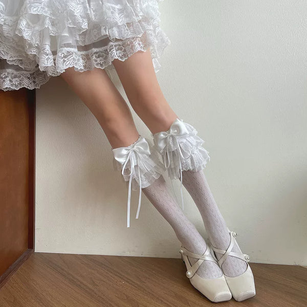 Sock Noble black heart-patterned socks with white lace ruffles and bows