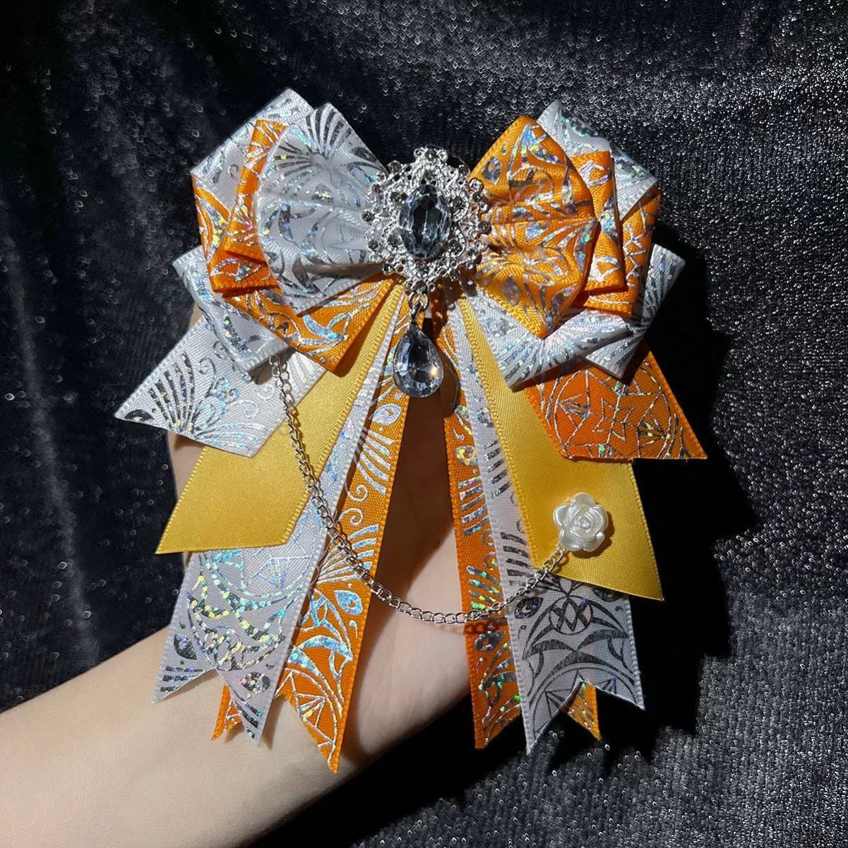 xxc230589 - Snowflake Diamond Bow - Layered bow brooch with a dangling chain