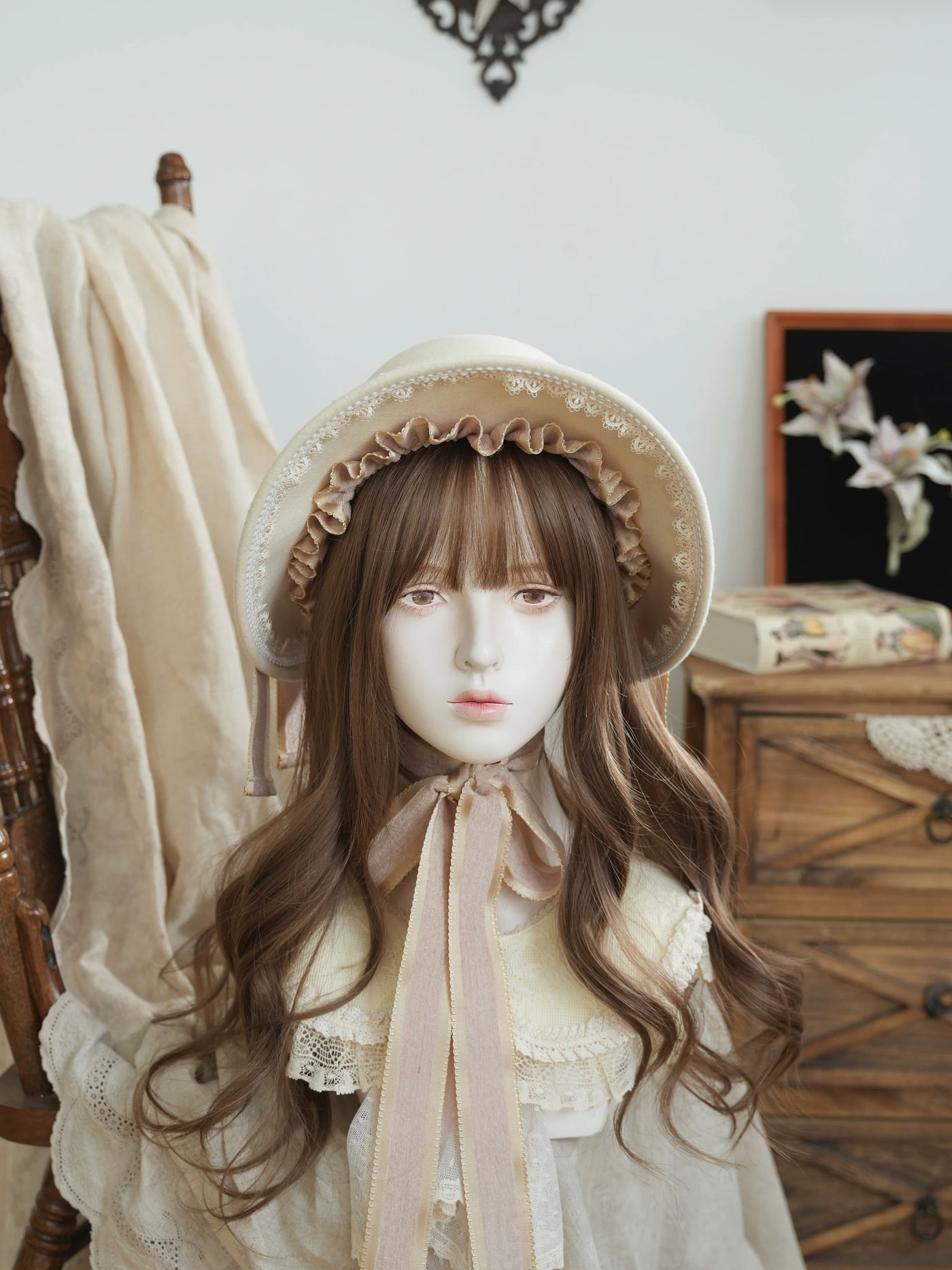Star Box - Pearl Lady - Broad-Brim Bonnet with a Side Bow
