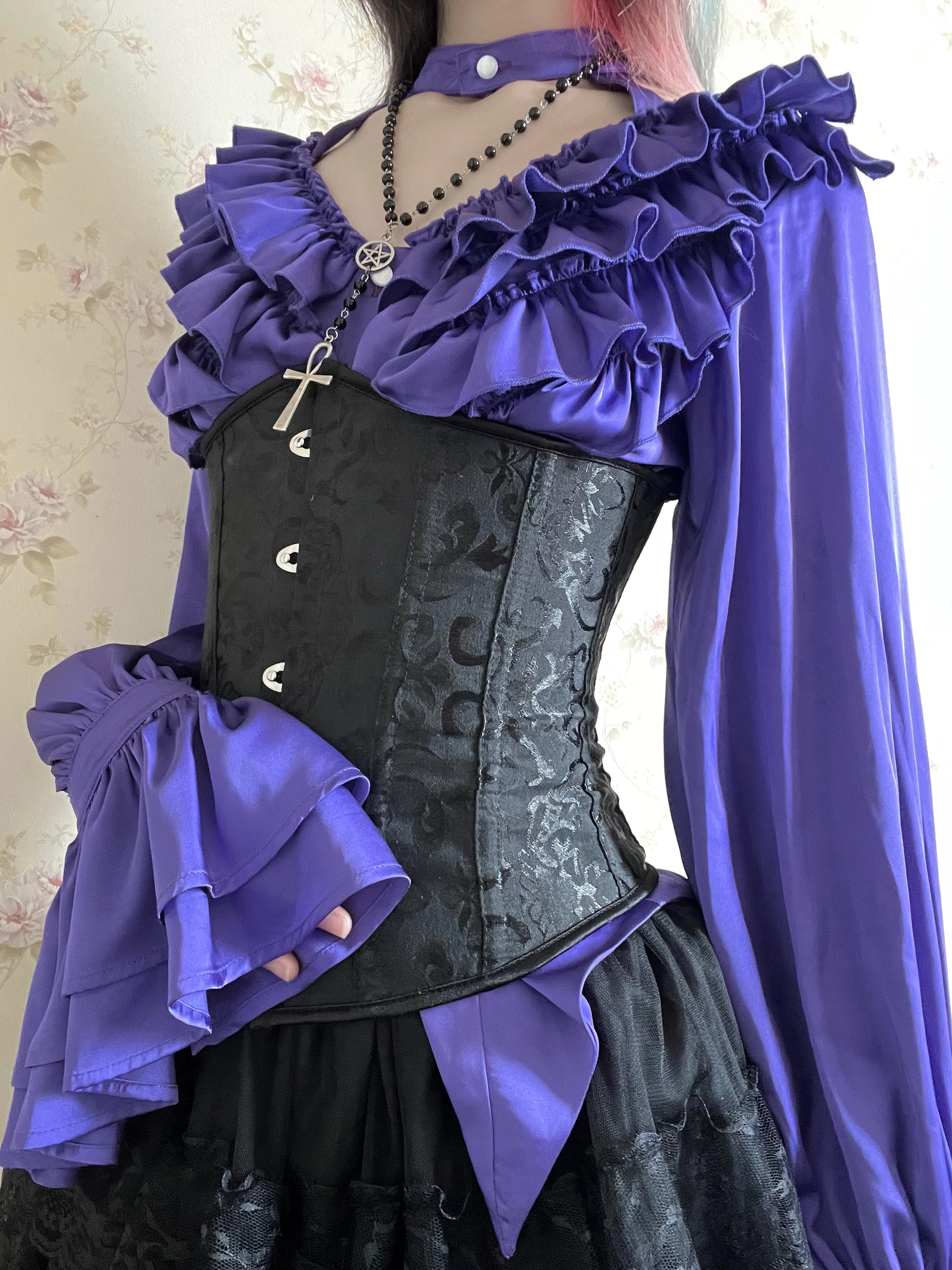 The spot will be shipped within three days. The page is through the bone with acorns Lolita Gothic deep V subculture long-sleeved inside.