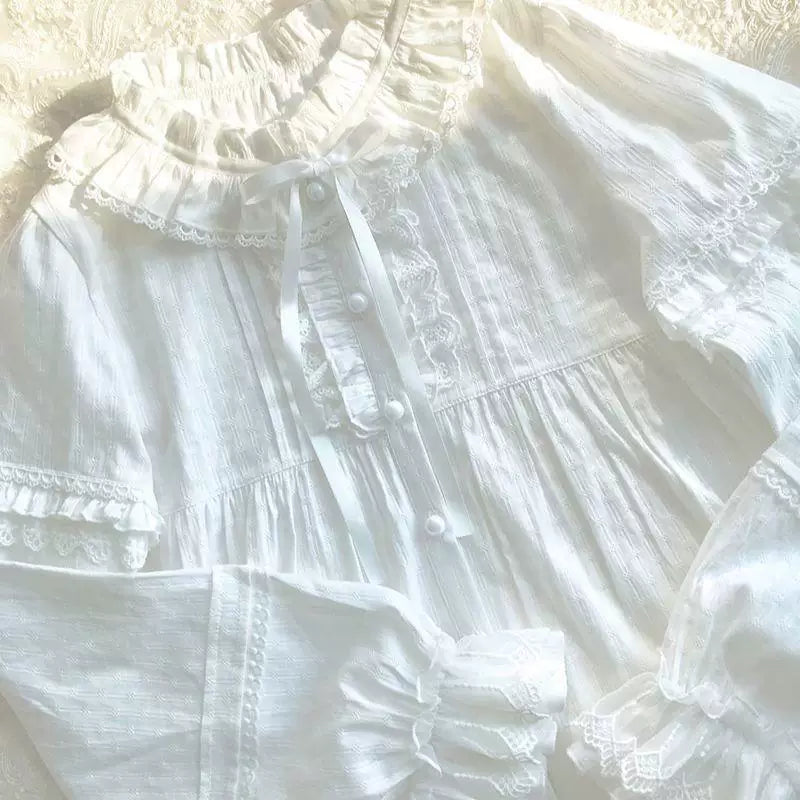 Sweetheart Dream Machine - Ruffle Collar - White long-sleeve blouse with lace-trimmed cuffs