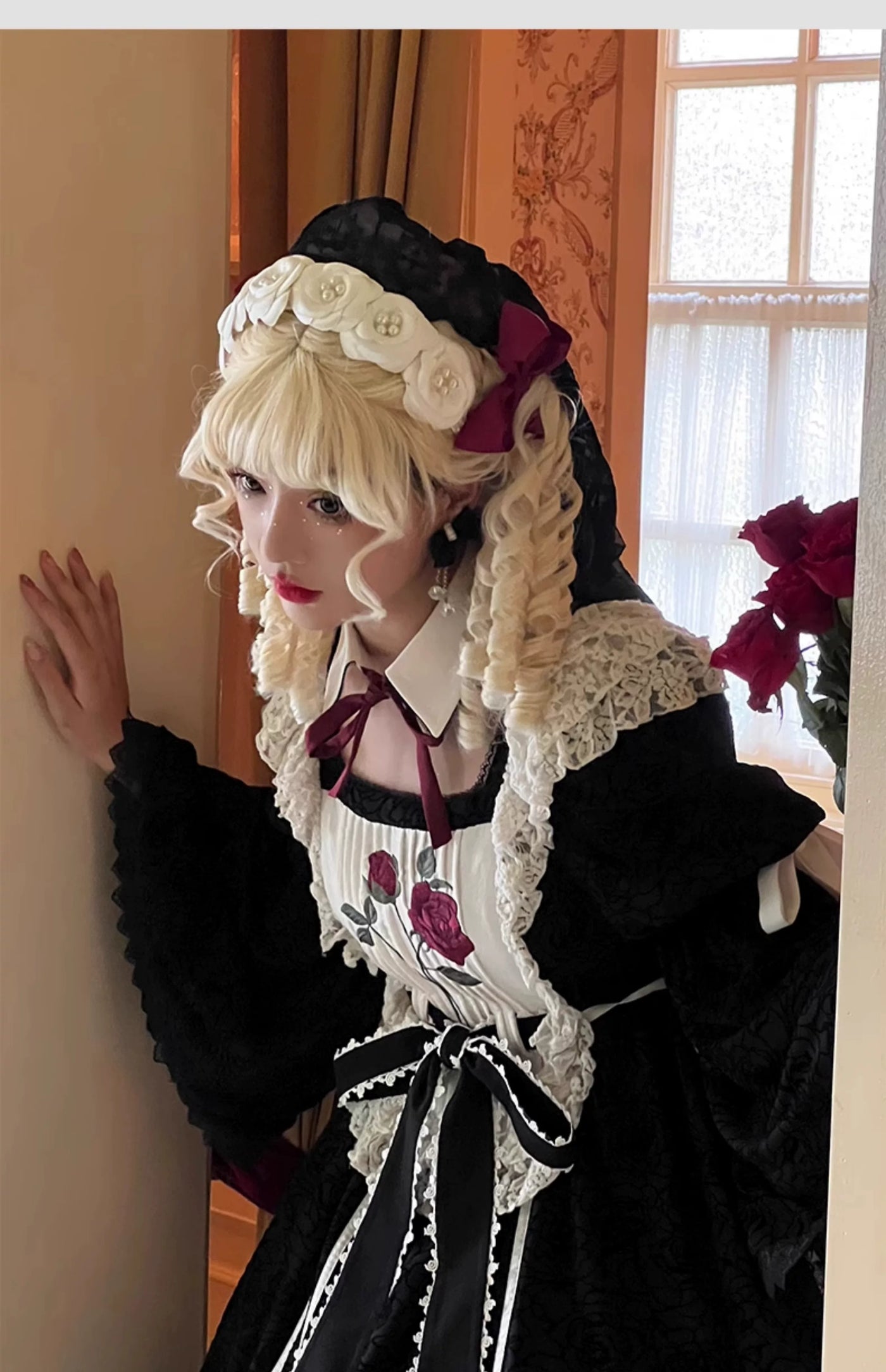 Baozi Pig - Rose Choir - Gothic Lolita OP Dress with Rose Embroidery