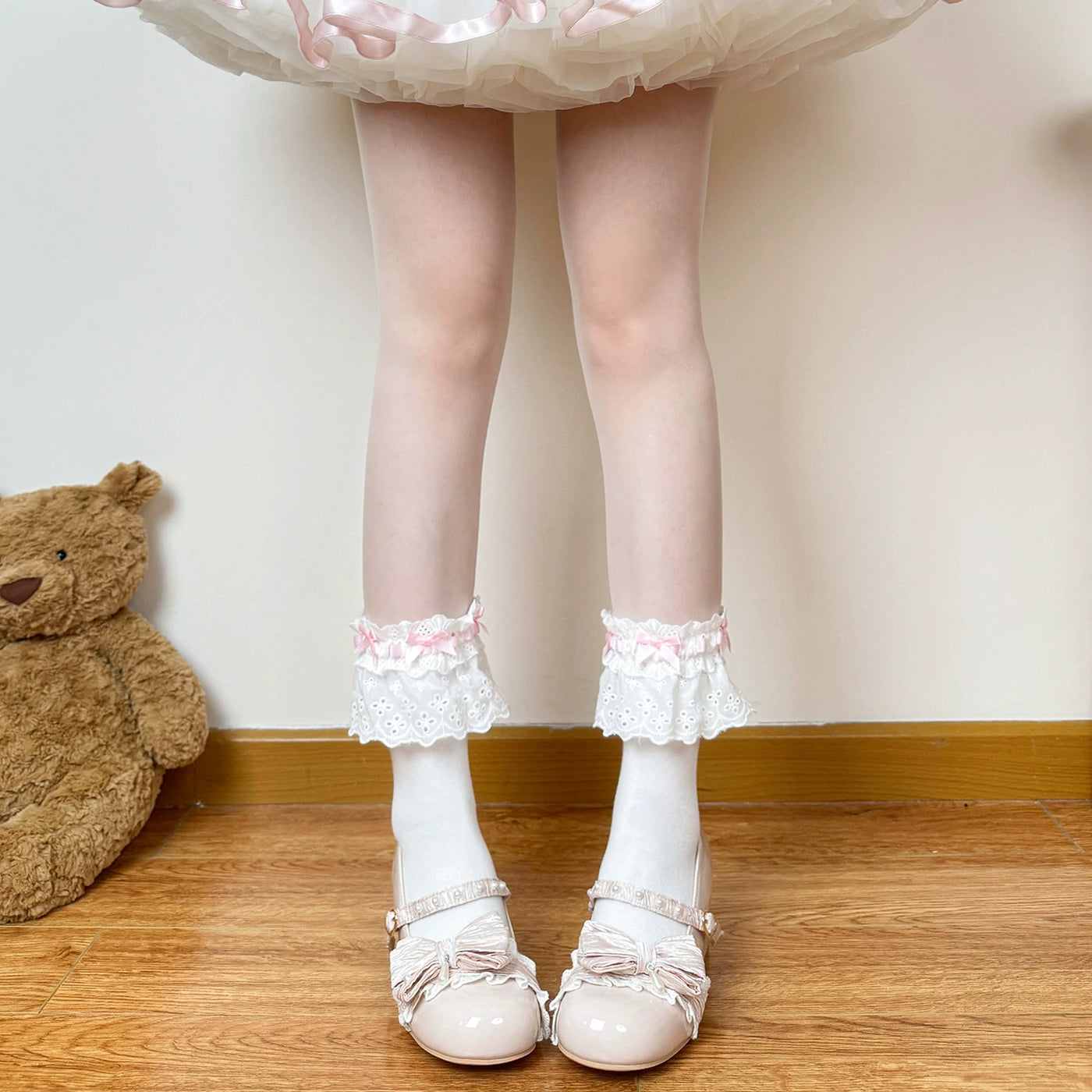 Chubby Bear Tales - Cream Ballet Lace - Bow-Trimmed Lolita Socks