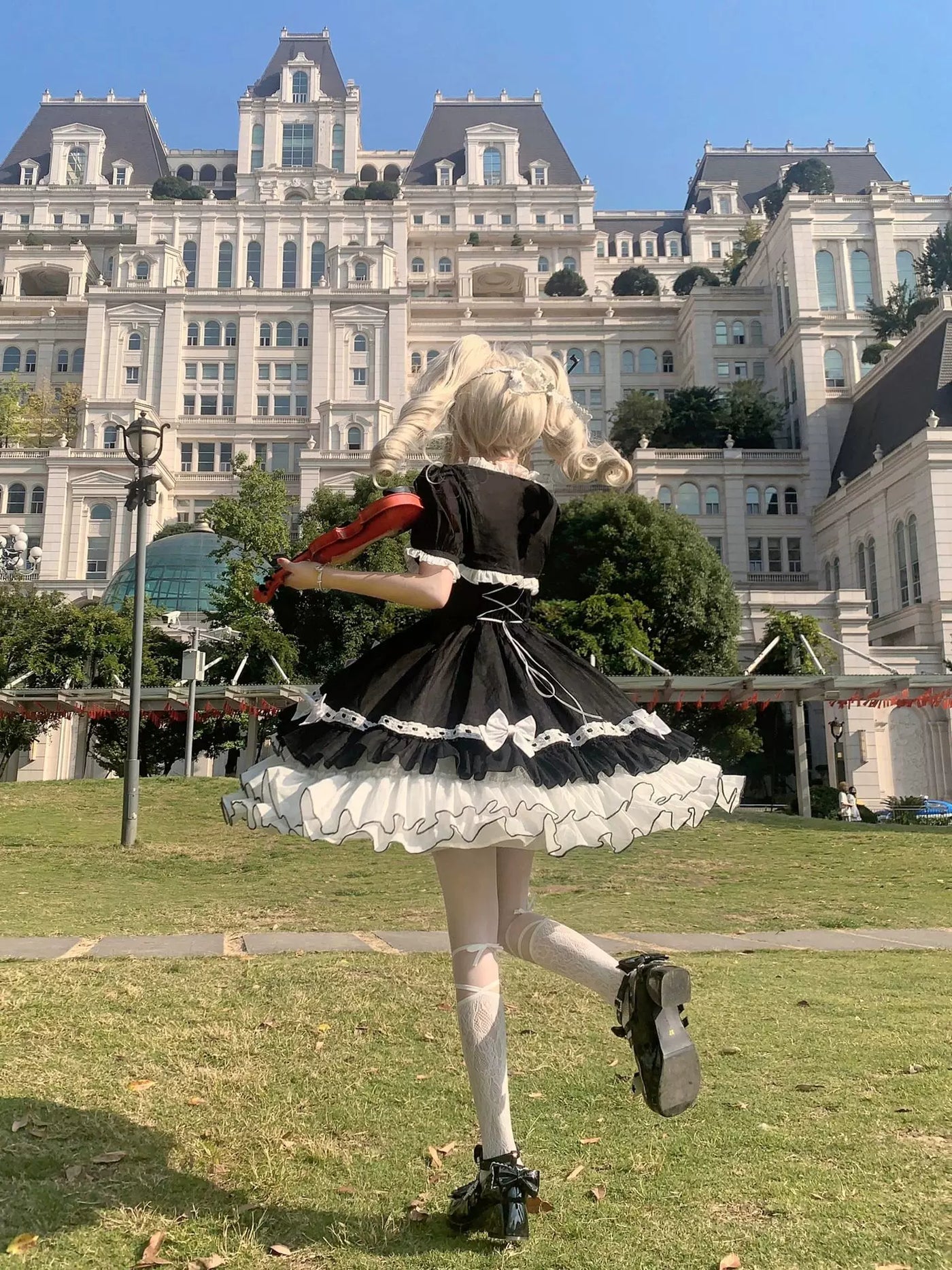 Creamy - Black & White Princess - OP Dress with Layered White Ruffles