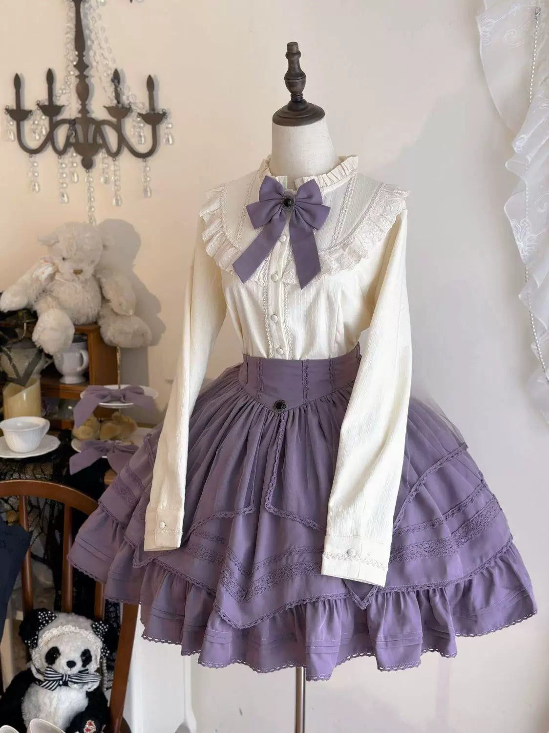 Sweetheart Dream Machine - Heiress Collar - Long-sleeve blouse with a ruffled lace collar