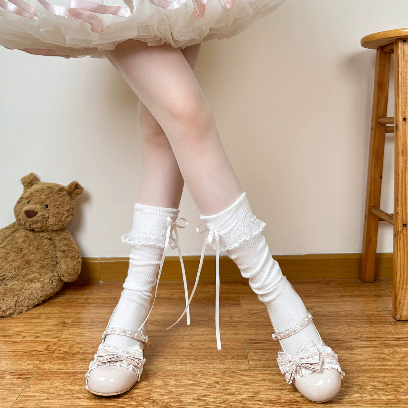 Chubby Bear Tales - Cream Ballet Lace - Bow-Trimmed Lolita Socks