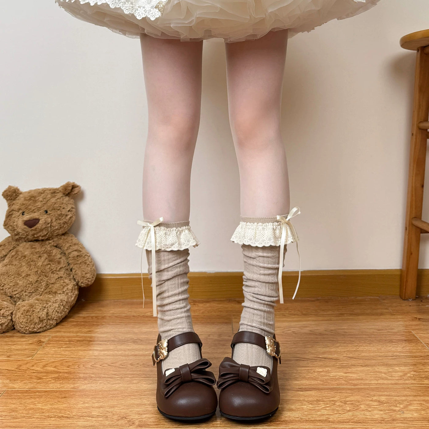 Chubby Bear Tales - Antique Doll - Lace-trimmed slouch calf socks with bows