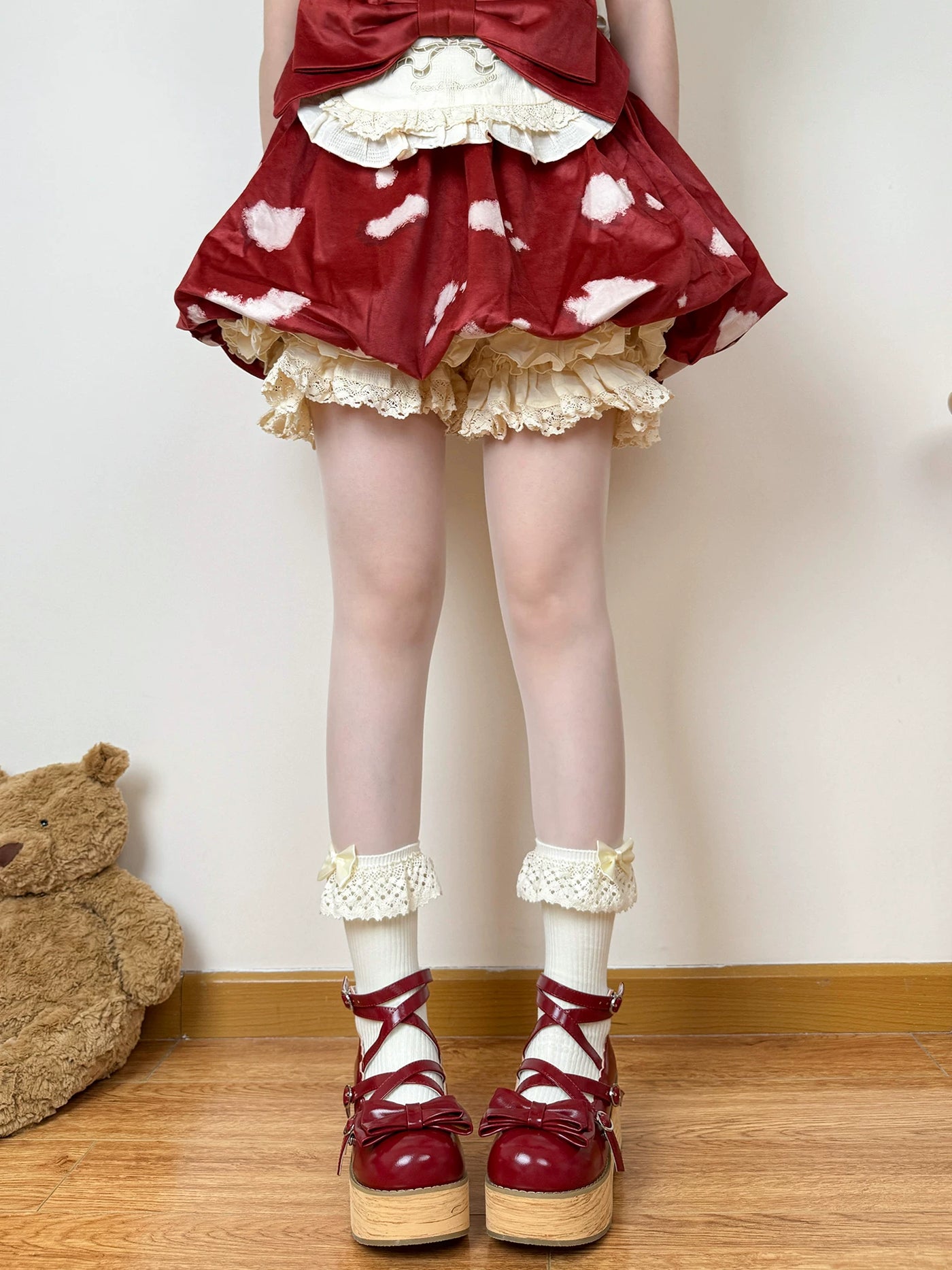 Chubby Bear Tales - Mushroom Doll - Off-white slouch socks with lace bows
