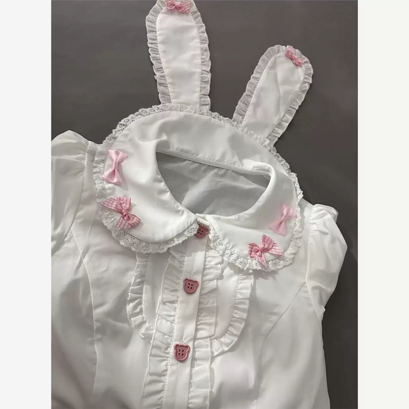 Sweetheart Dream Machine white short-sleeve inner shirt with ruffled collar and bows