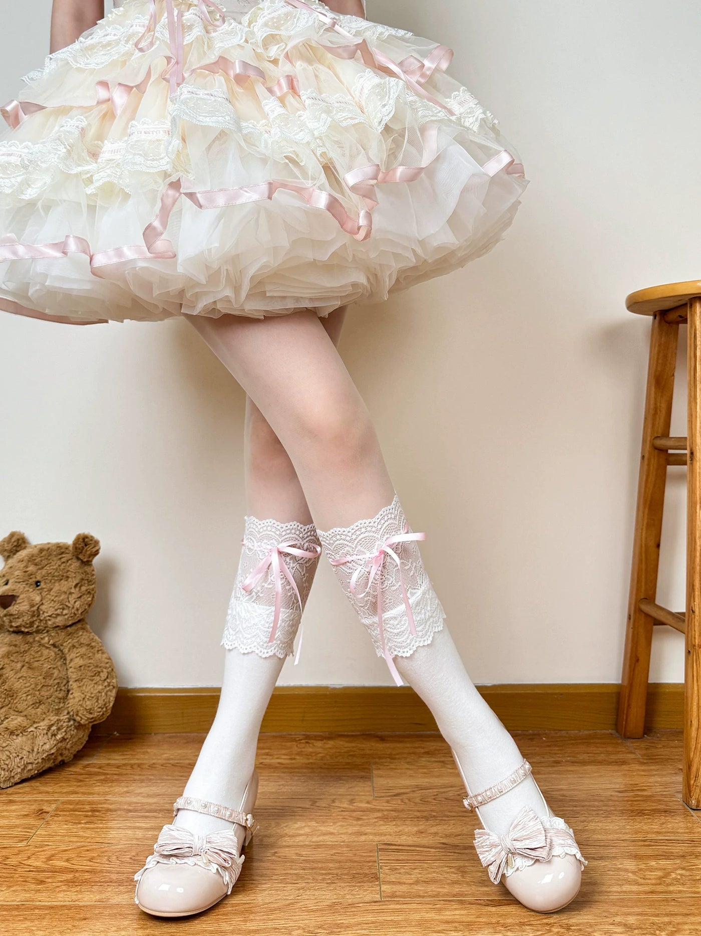 Chubby Bear Tales - Cream Ballet Lace - Bow-Trimmed Lolita Socks