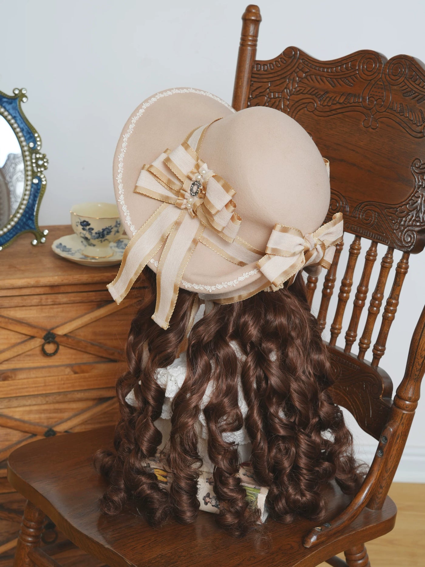 Star Box - Pearl Lady - Broad-Brim Bonnet with a Side Bow