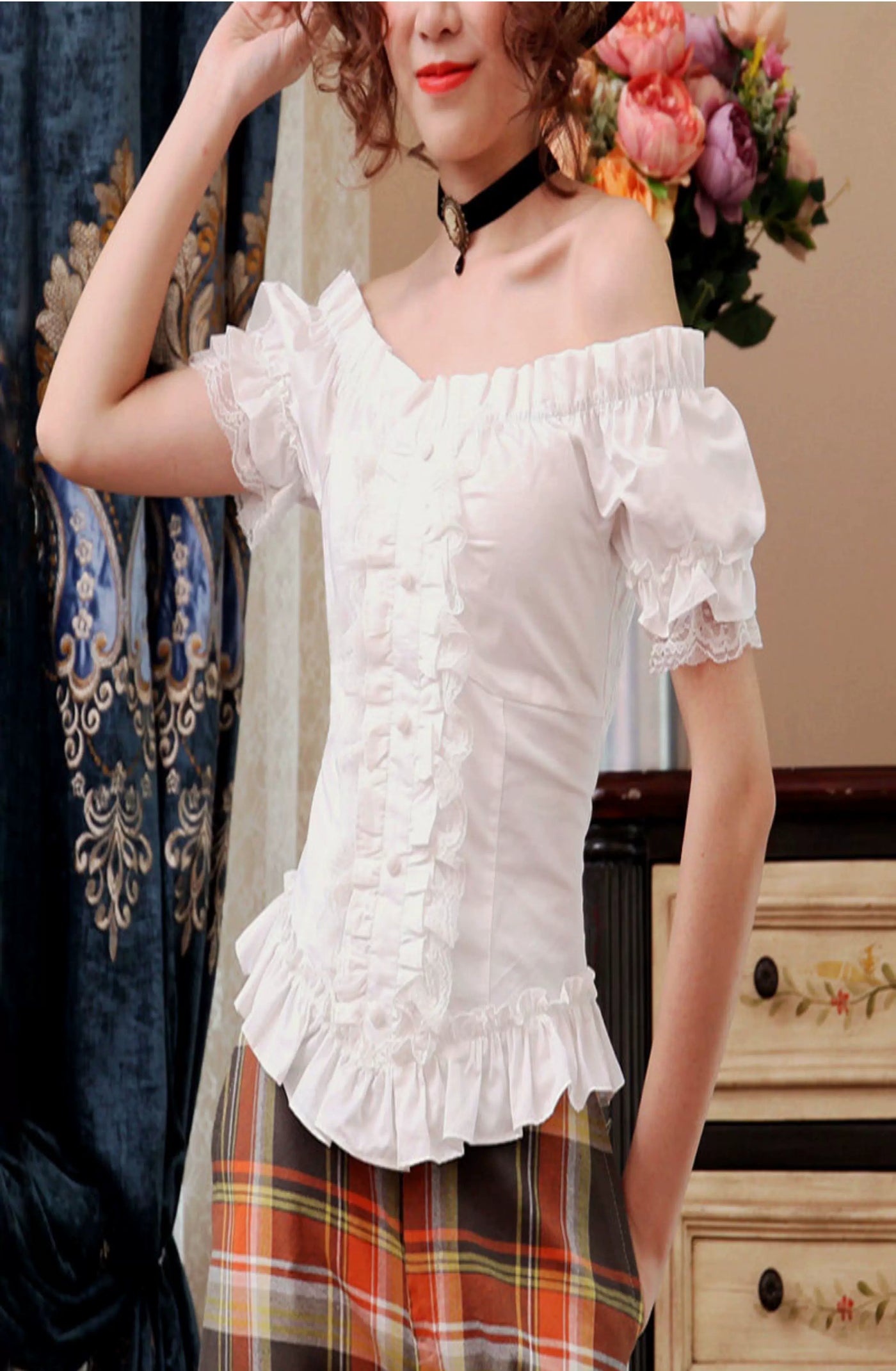 LACE GARDEN - White Rose - Off-Shoulder Short-Sleeve Blouse with Lace Trim