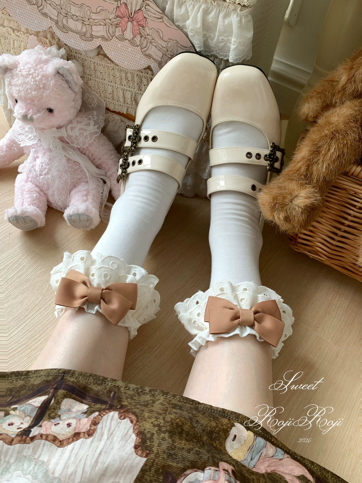 roji roji - Rose Tea Party - Cotton Mid-Calf Socks with Lace Cuffs and Bows - product detail