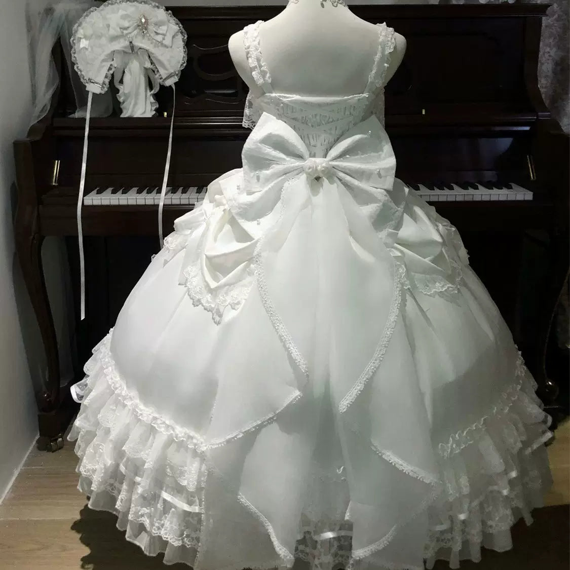 Lady Han Bridal Sweet JSK Dress from Lolita Fetch featuring elegant curtain poem print and intricate lace details.